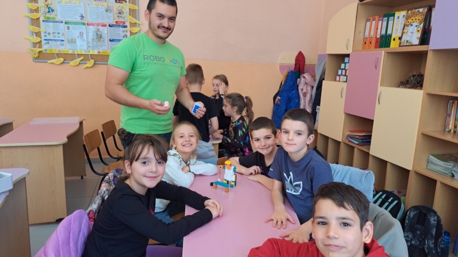 Първи стъпки в роботиката и програмирането