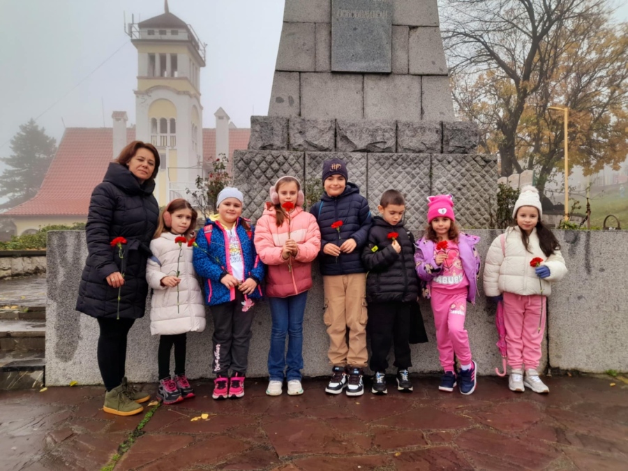 Групата по туризъм посети историческа забележителност