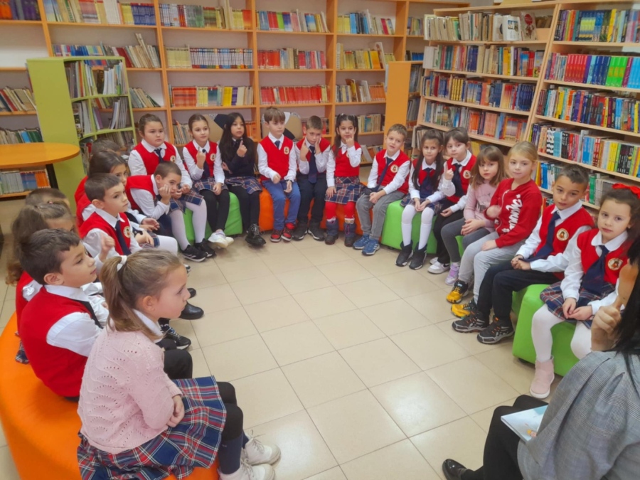 Учениците отбелязаха Седмицата на четенето с посещение в библиотеката и специален гост в класната стая