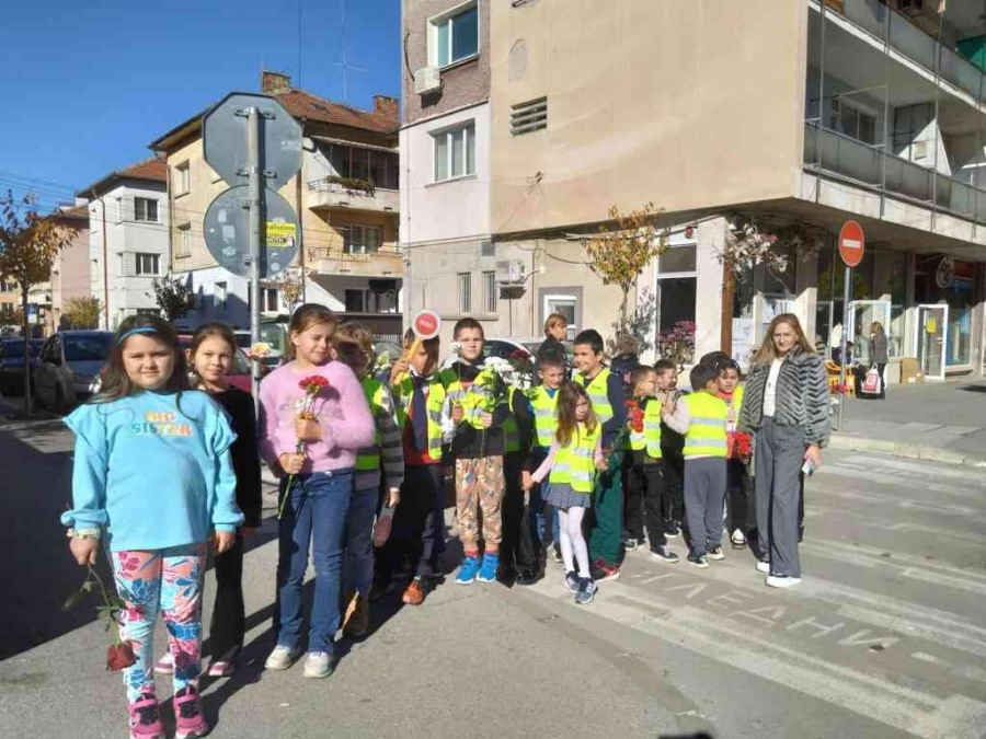 Цветя в памет на жертвите от пътнотранспортни произшествия