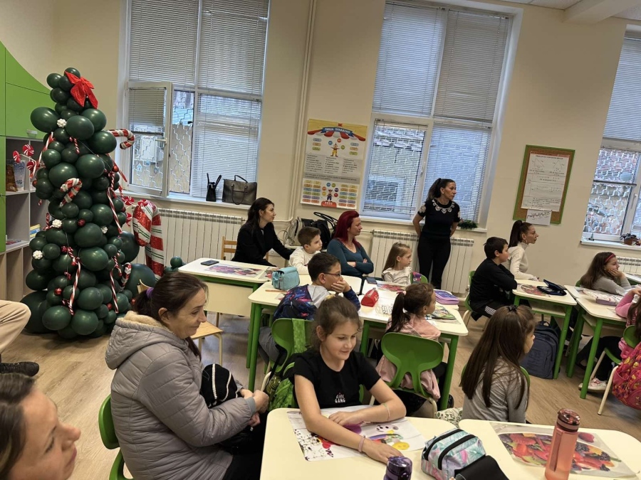 Празнична коледна среща, изпълнена с усмивки и вдъхновение