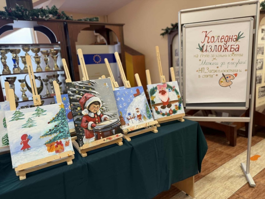 Първи стъпки в изкуството: Второкласници превърнаха училището в коледна приказка