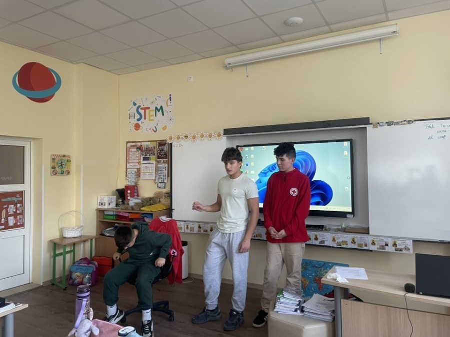 Учениците се обучиха как да оказват първа помощ при необходимост