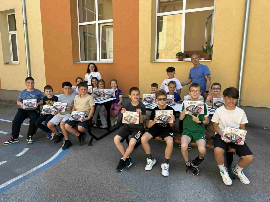 Шахмат и много усмивки в края на заниманията по интереси