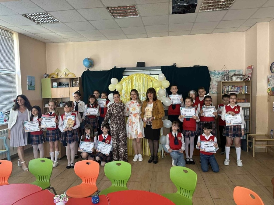 „КНИГАТА НА КНИГИТЕ“: Малките автори от 3.a клас представиха своето творческо съкровище